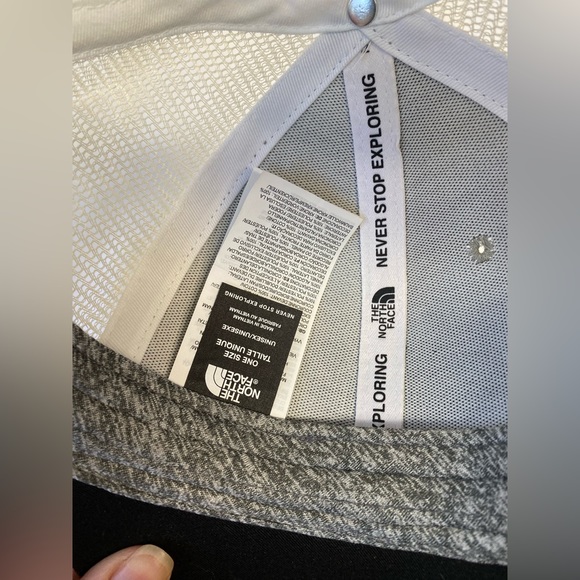 The North Face brand baseball cap adjustable gray and white with eagle snap back - Picture 6 of 7